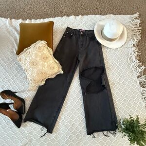 ✨Edikted distressed, black denim Jeans, 0
